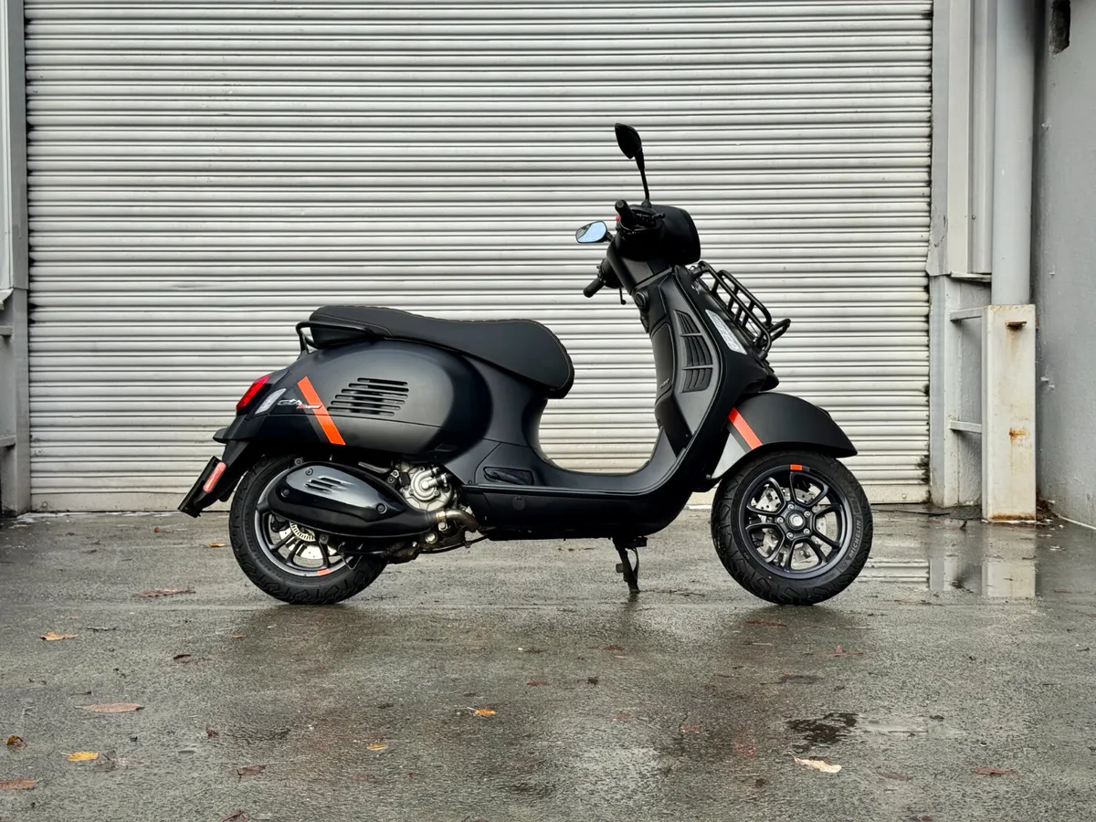 Vespa GTS 300 SuperSport 2024 - Image 1