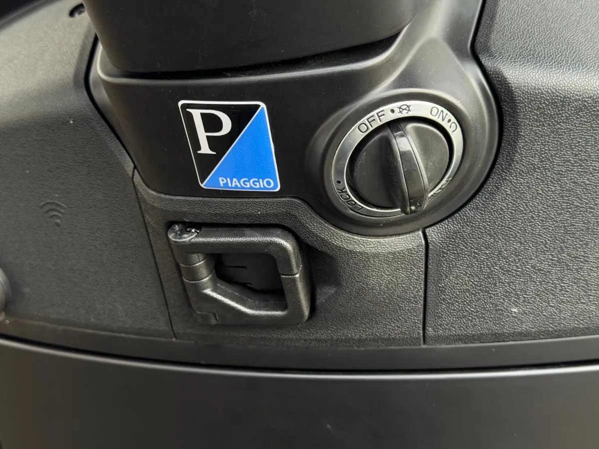 Vespa GTS 300 SuperSport 2024 - Image 4