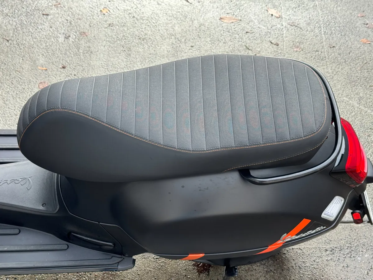Vespa GTS 300 SuperSport 2024 - Image 3