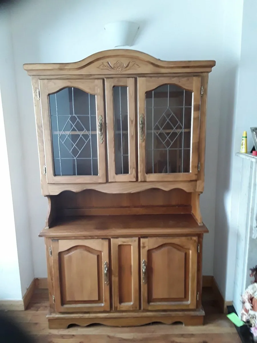 Solid oak wall unit comes into two parts - Image 1