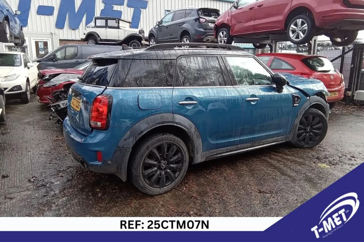2017 MINI COUNTRYMAN BREAKING FOR PARTS - Image 1
