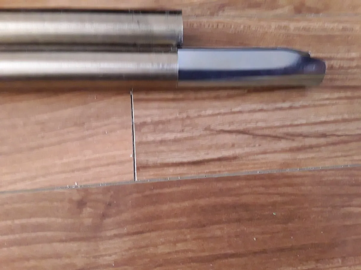 Metal curtain pole 9 ft - Image 3