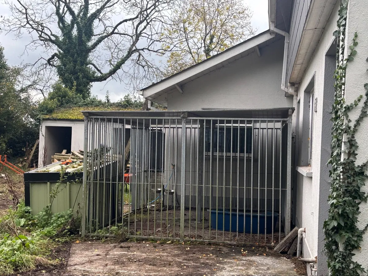 Dog run & kennel - Image 1