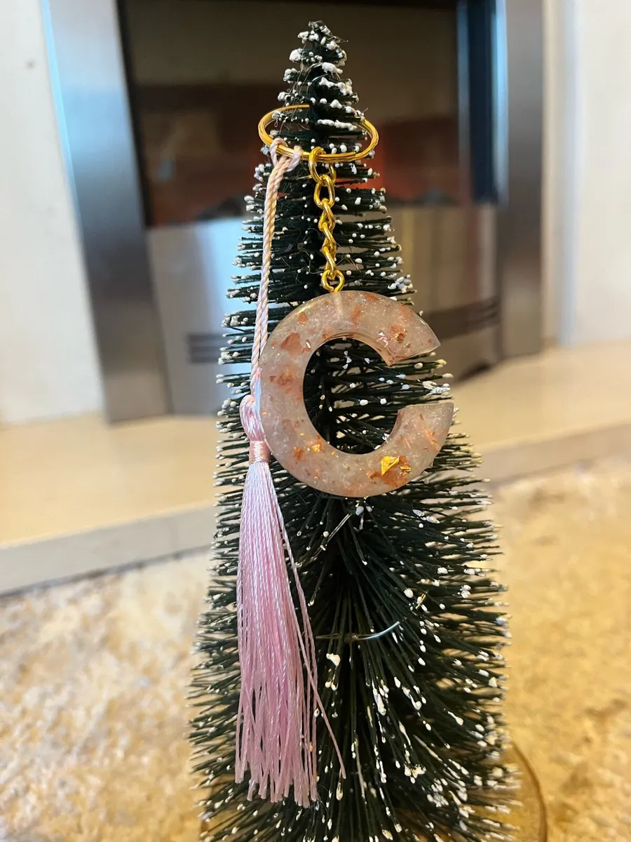 Letters Keychain includes box and ribbon - Image 1