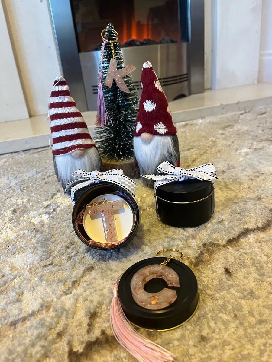 Letters Keychain includes box and ribbon - Image 4