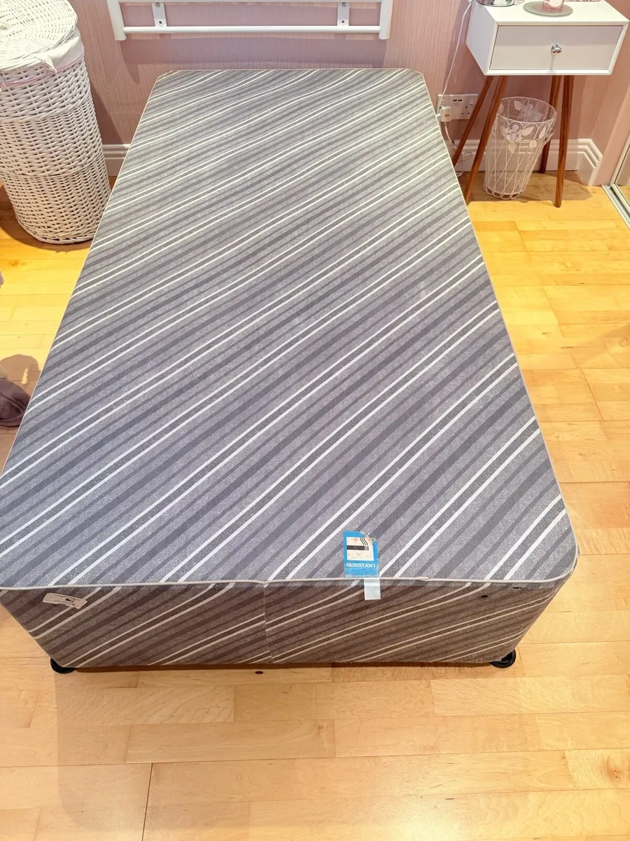 Single bed base and head board - Image 1