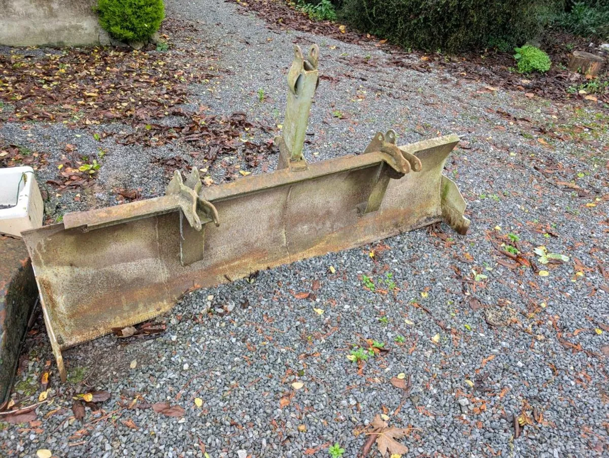 Earth scraper/leveller - Image 1