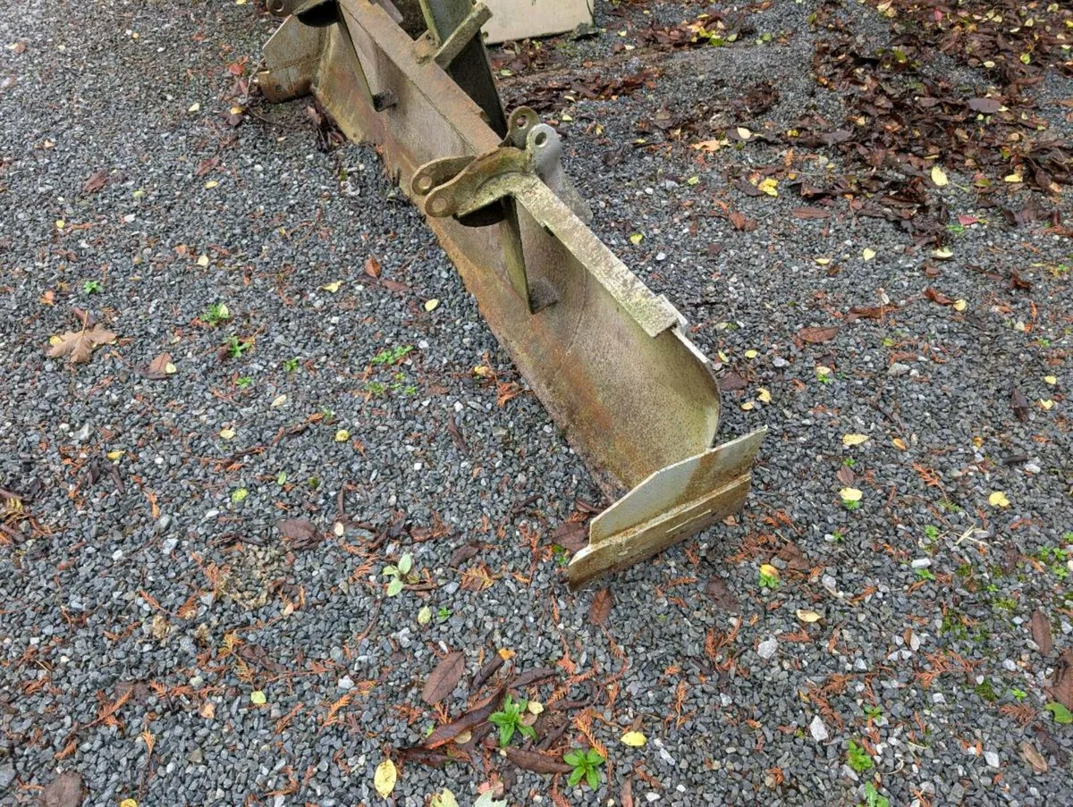 Earth scraper/leveller - Image 2