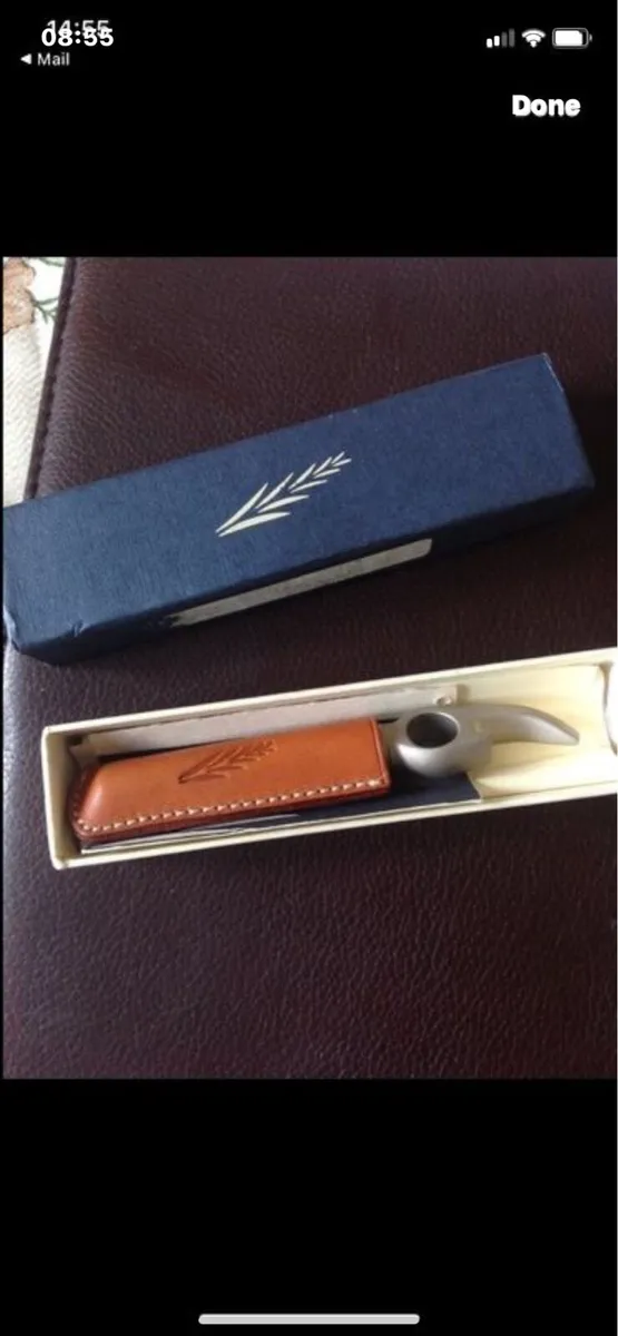 Corkscrew & Bottle Opener in Leather Case - Image 4