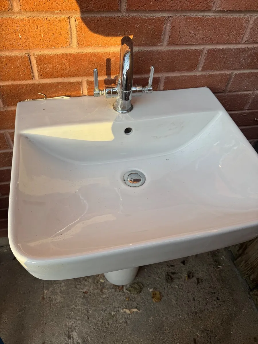 Wash hand basin - Image 1