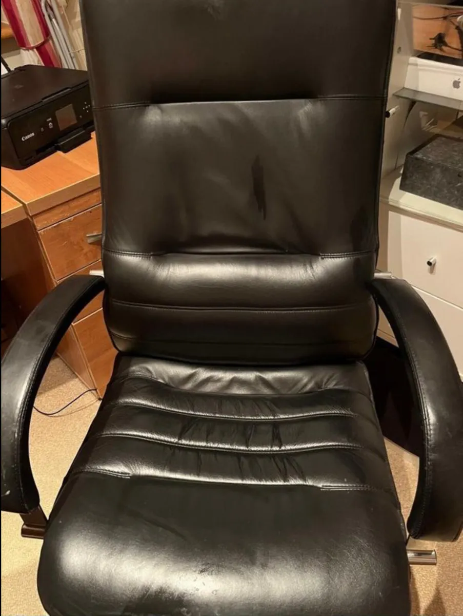 Office table and chairs - Image 2