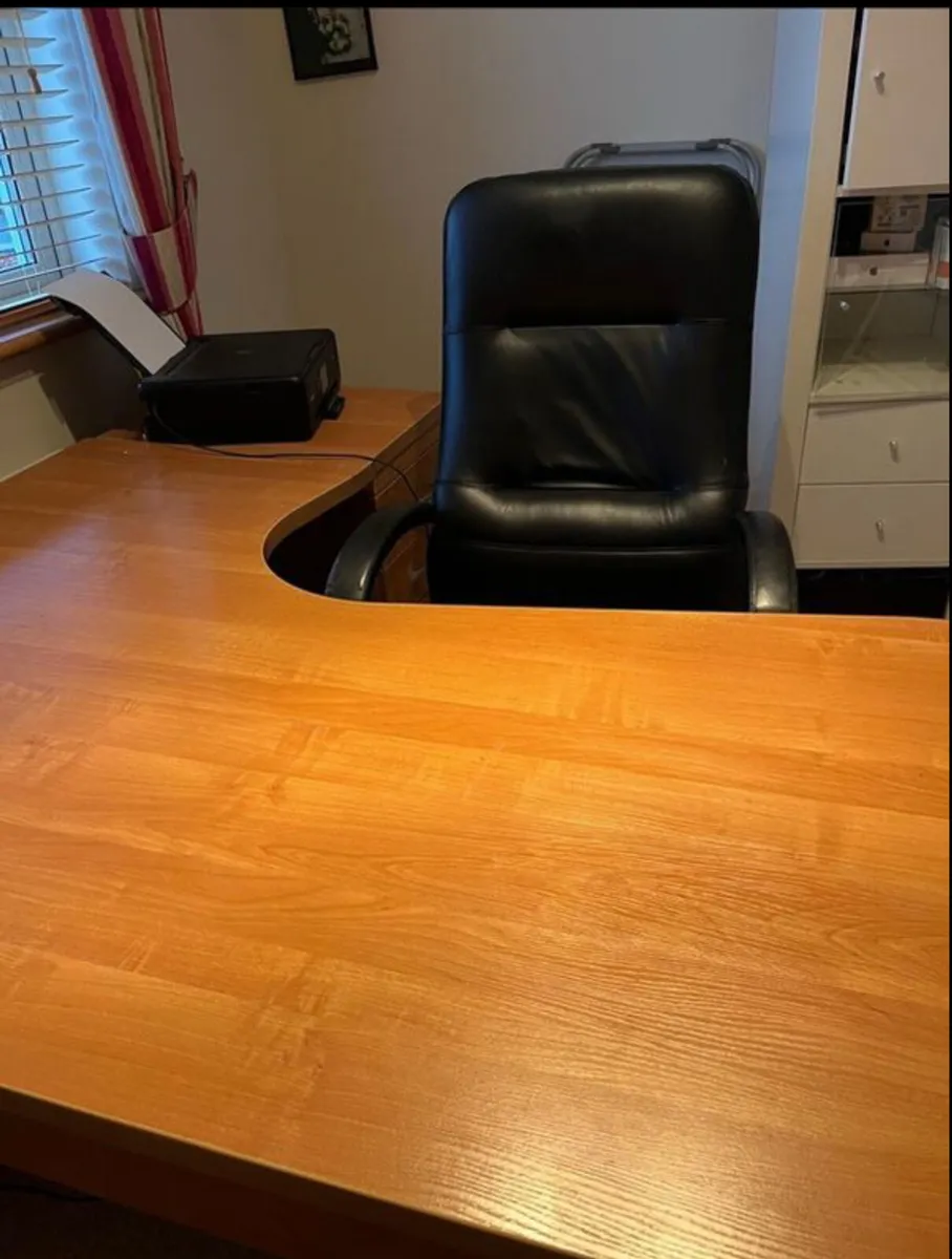 Office table and chairs - Image 3