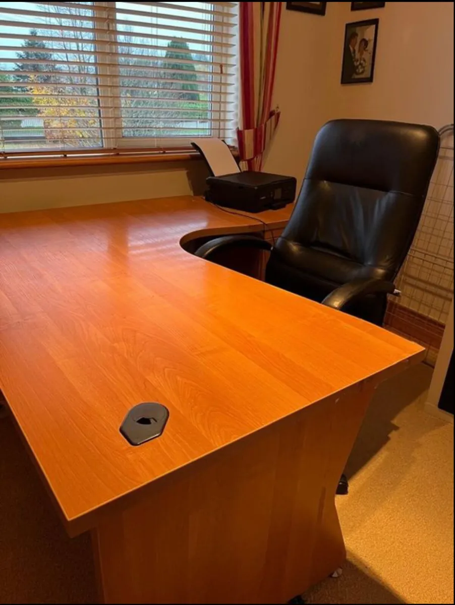 Office table and chairs - Image 4