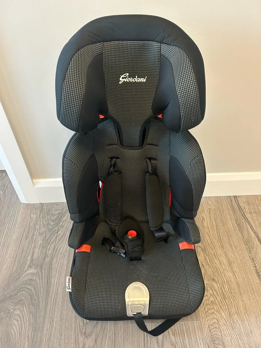 Child's car seat booster - Image 1