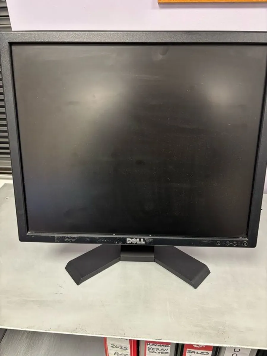 5 X Dell 19 Inch Monitor - Image 1
