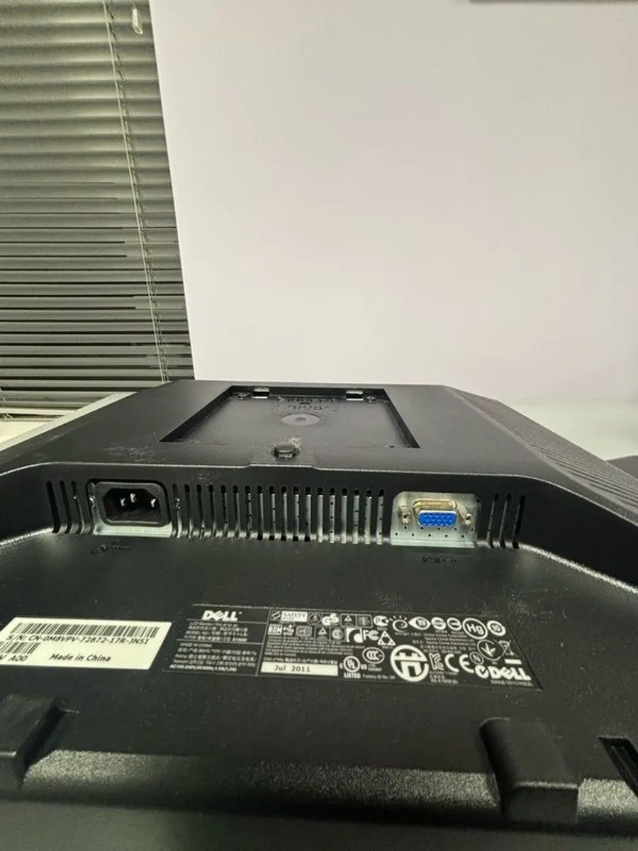 5 X Dell 19 Inch Monitor - Image 2