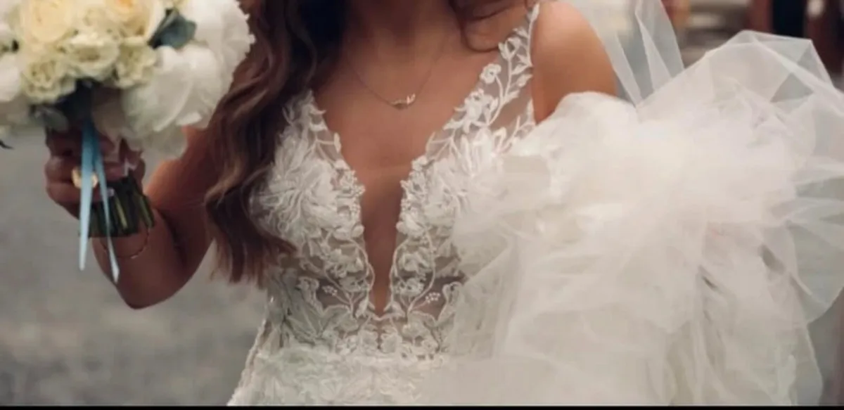 Wedding dress - Image 2