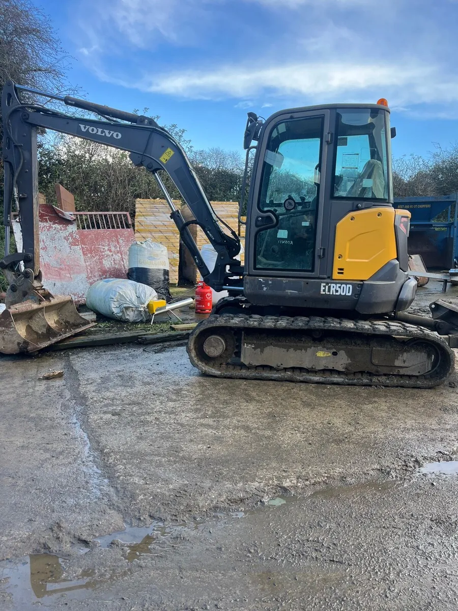 5 ton digger for hire - Image 1