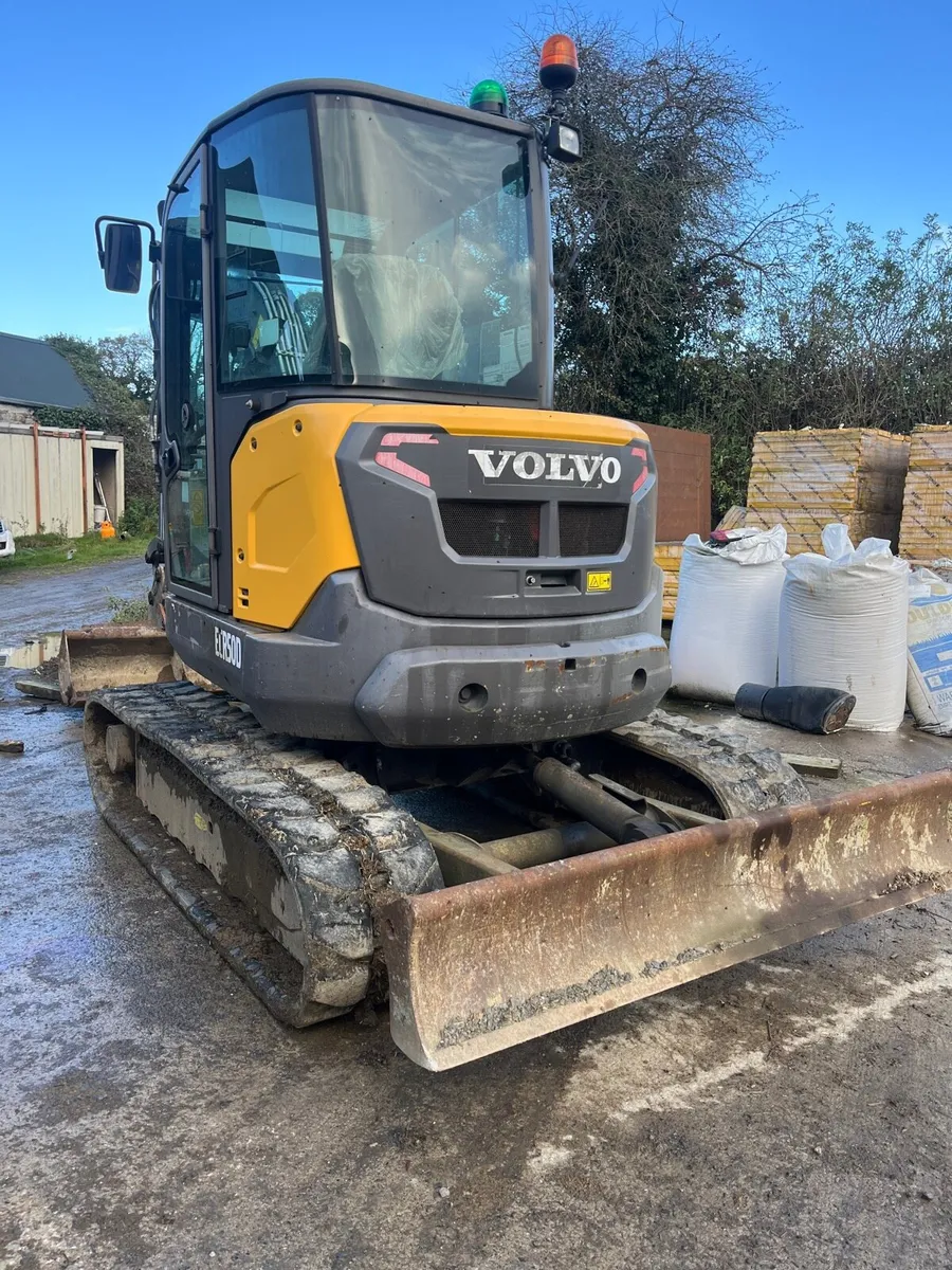 5 ton digger for hire - Image 2