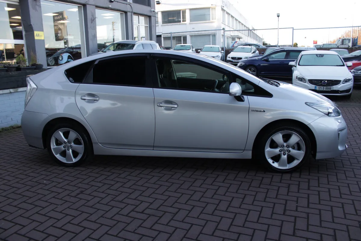 1.8 PETROL HYBRID S TOURING  5DR AUTO  // STUNNING - Image 3