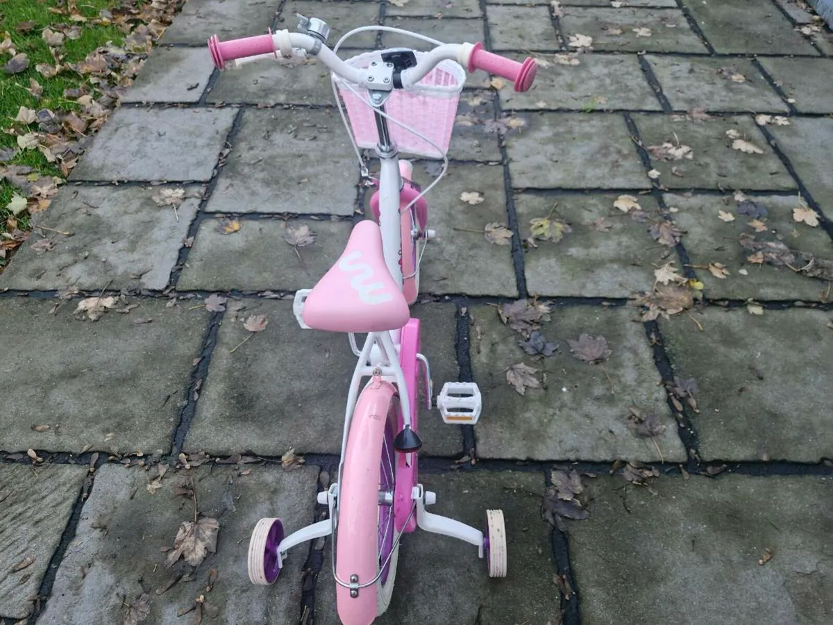 Girls Bicycle ages 4-6 - Image 3