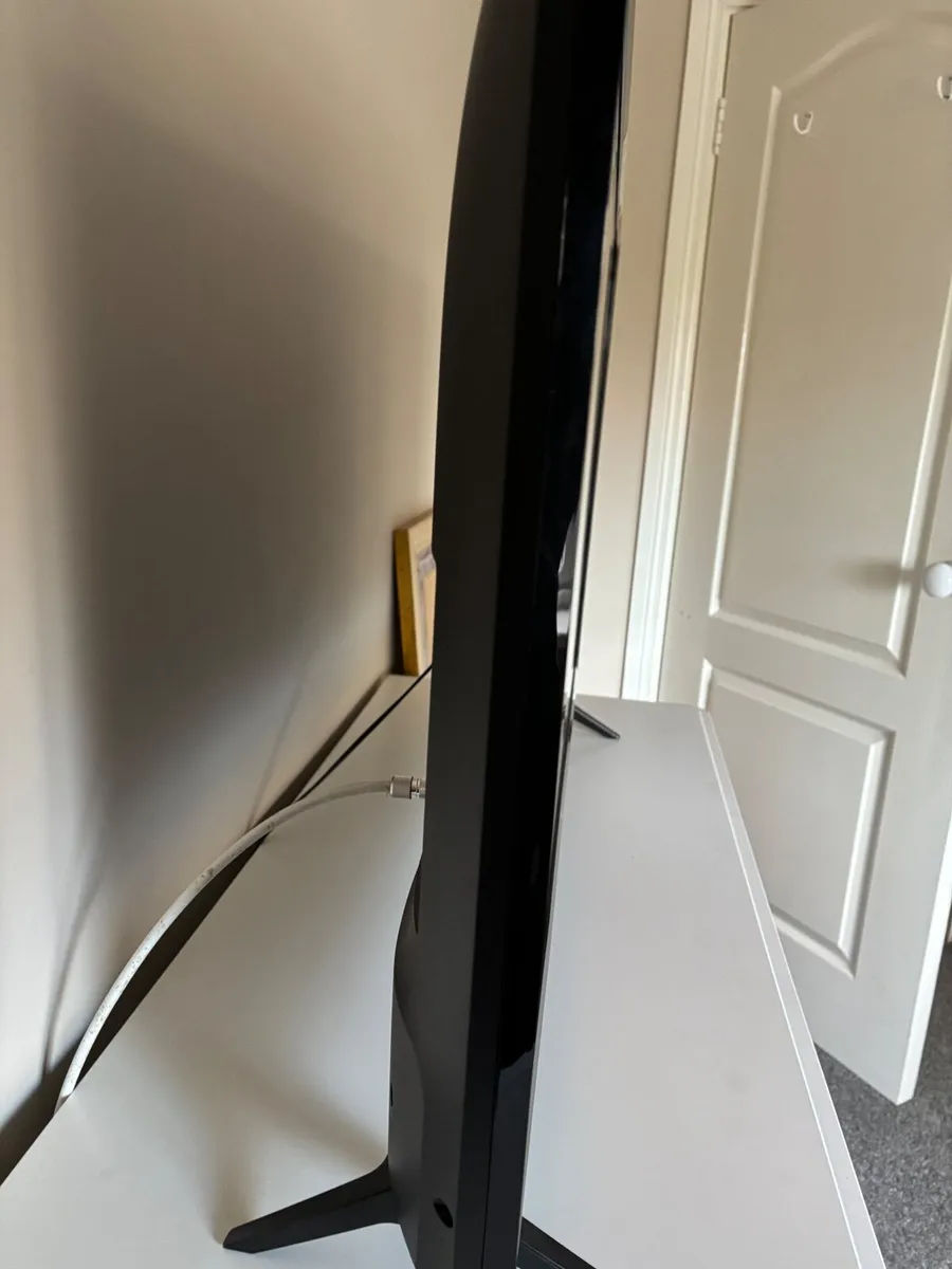 LG Smart Television - Image 2