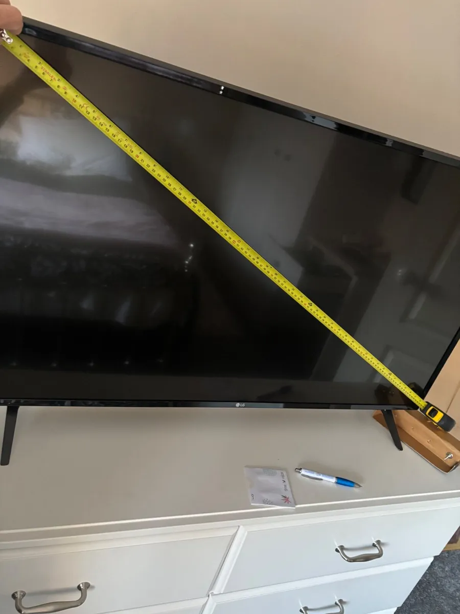 LG Smart Television - Image 4