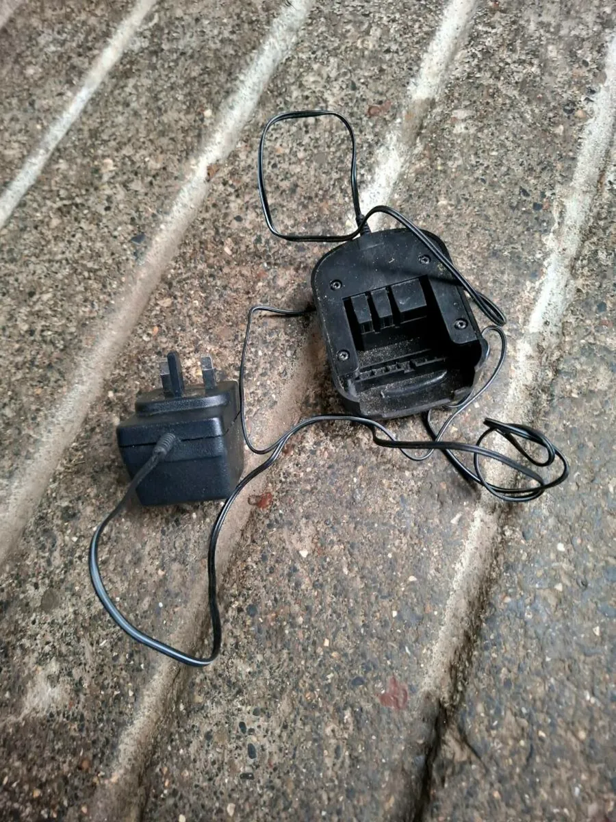 Black and decker drill and electric saw - Image 3