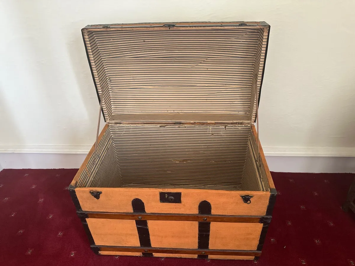 Vintage Trunk - Image 4