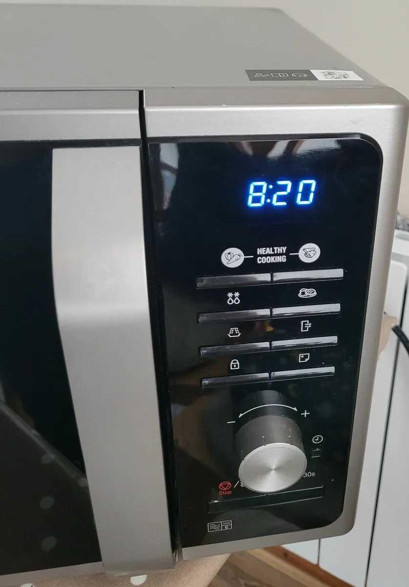 Microwave Samsung 23L 800W - Very good condition - Image 2