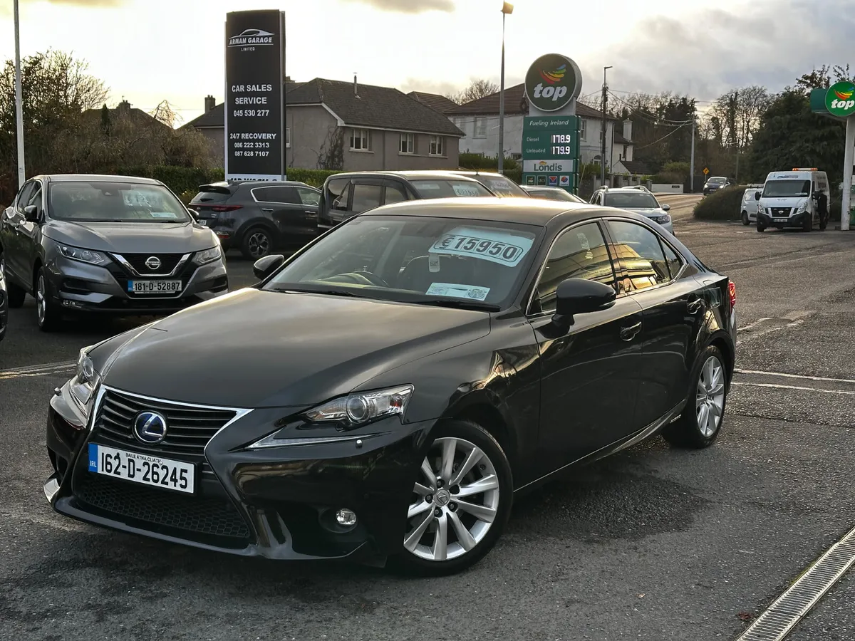 Lexus IS300 Automatic - Image 2