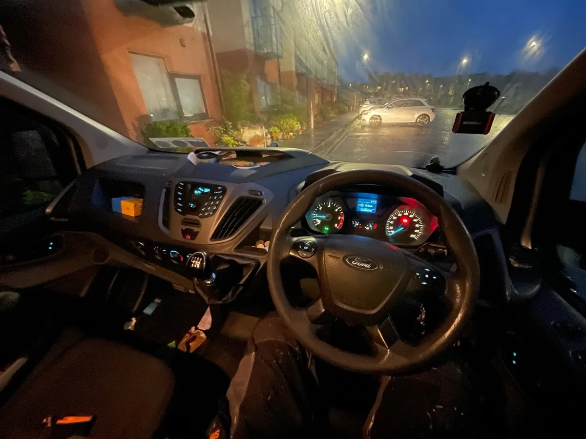 Ford Transit Custom - Image 2