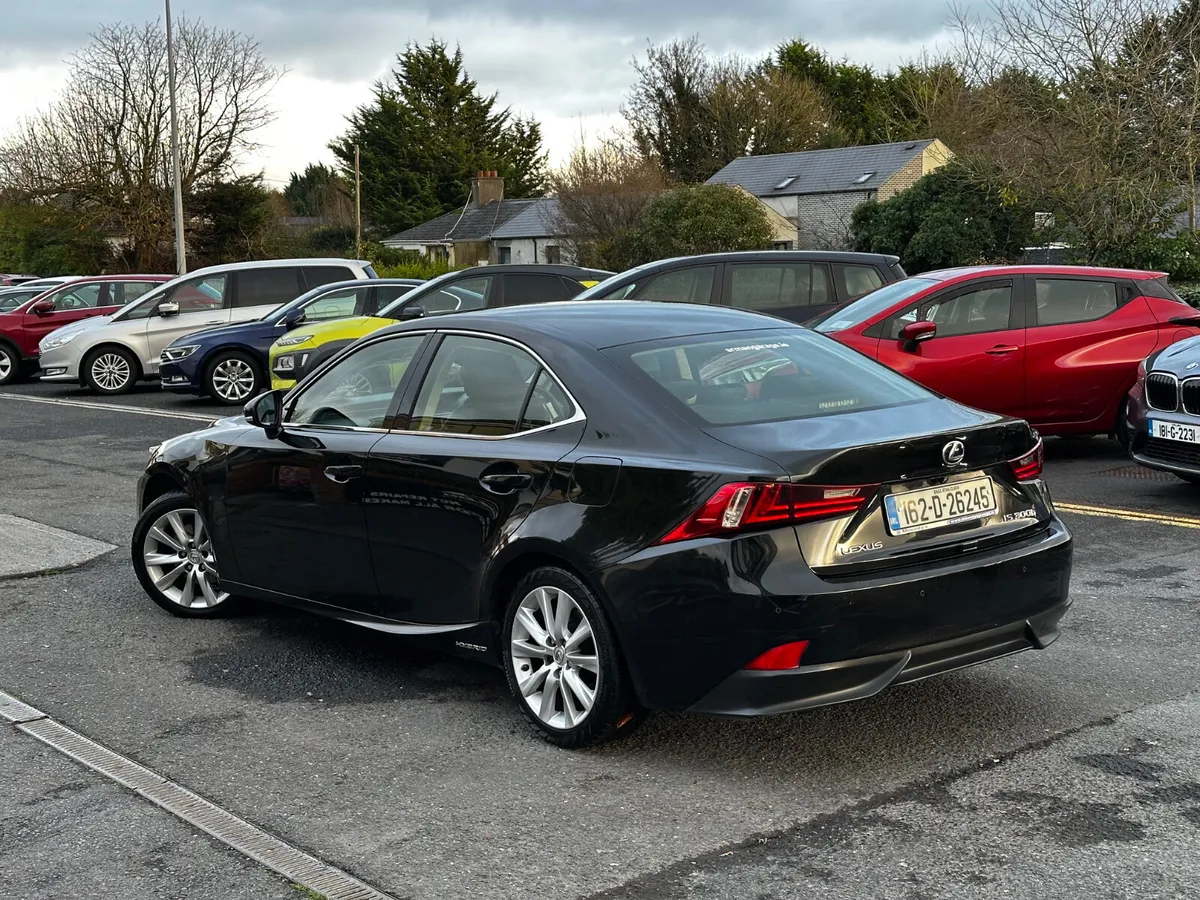 Lexus IS300 Automatic - Image 4