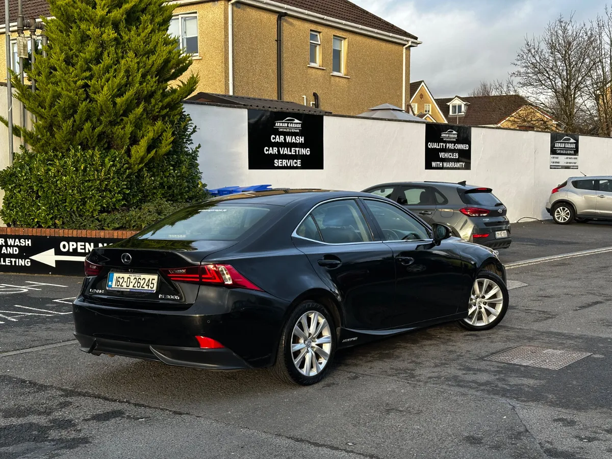 Lexus IS300 Automatic - Image 3