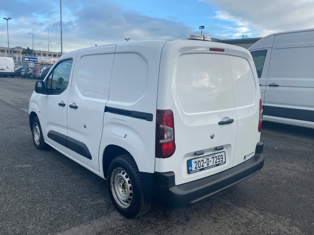 2020 Opel Combo 1.5 75BHP - Image 4