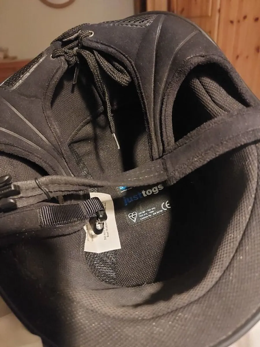Riding helmet - Image 2