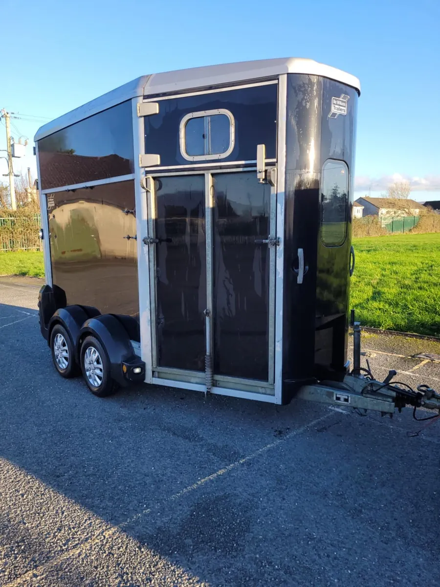 2012 horse box 506 in excellent condition - Image 1