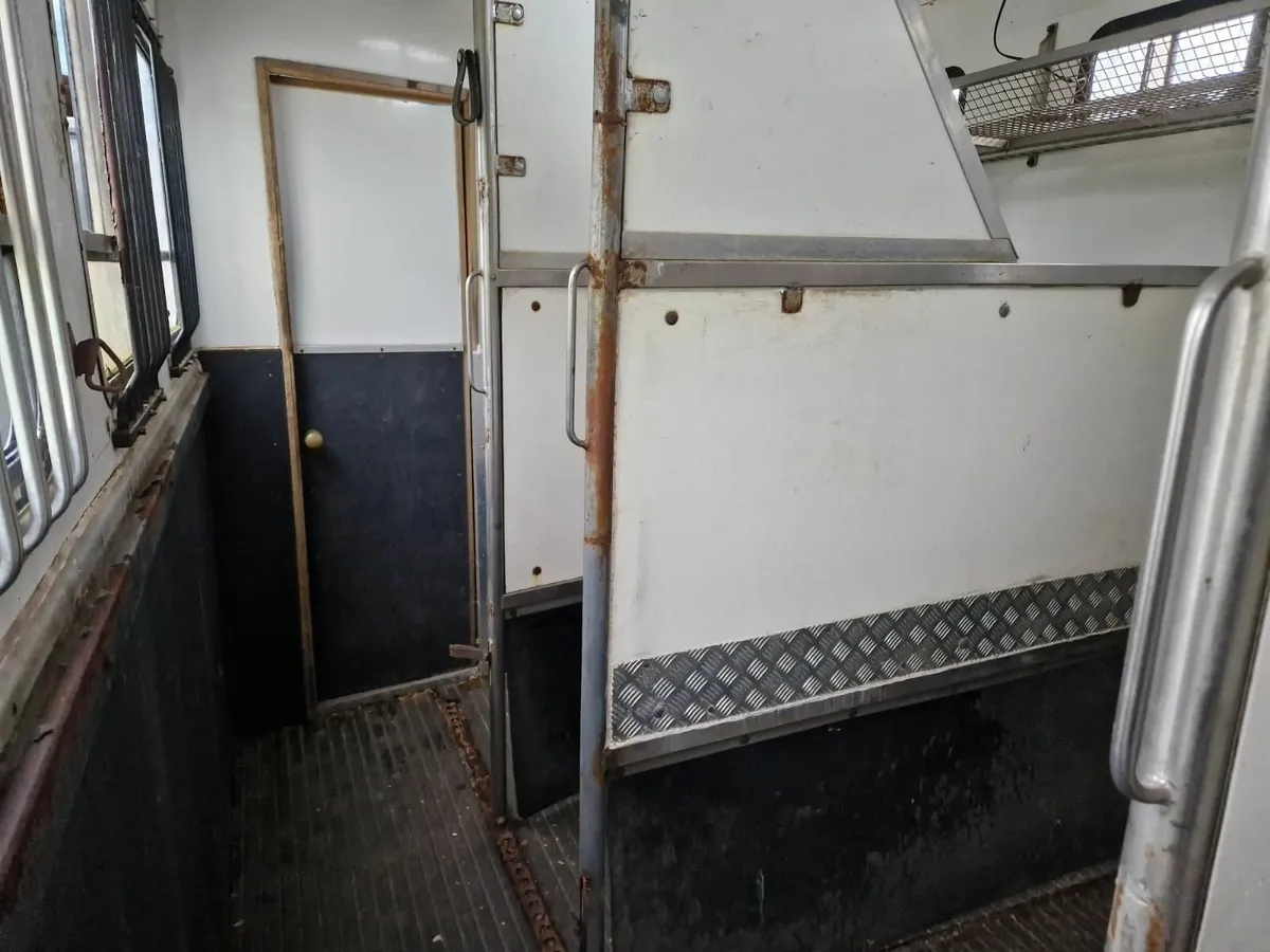 7.5 tonne horse lorry - Image 2