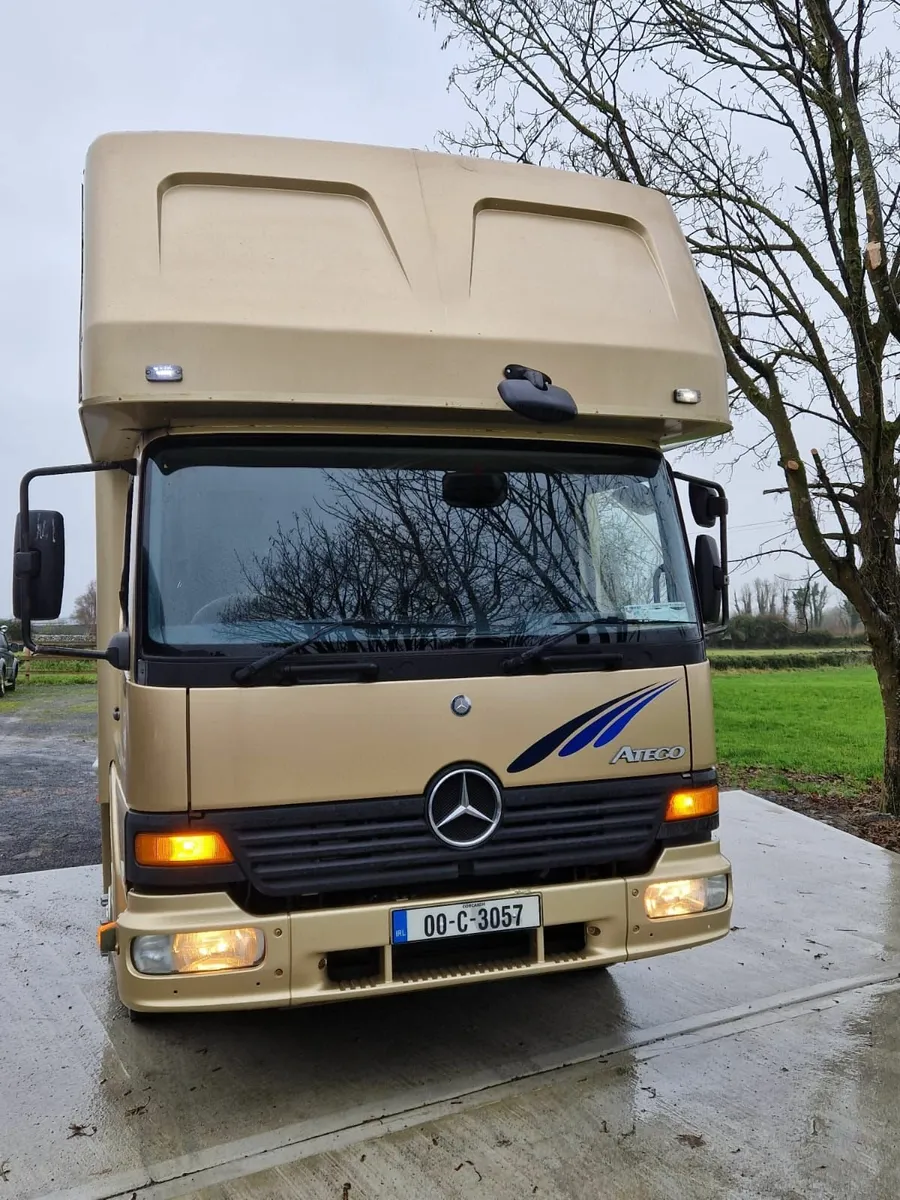 7.5 tonne horse lorry - Image 1