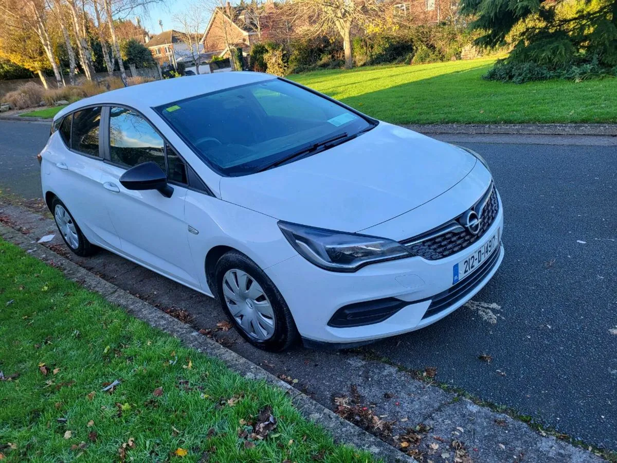 Opel astra  van diesel 212  taxed doed 8/26 - Image 1