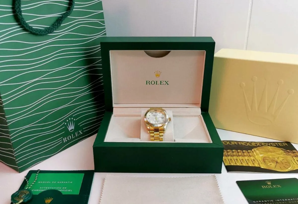 Unisex watch - Image 1