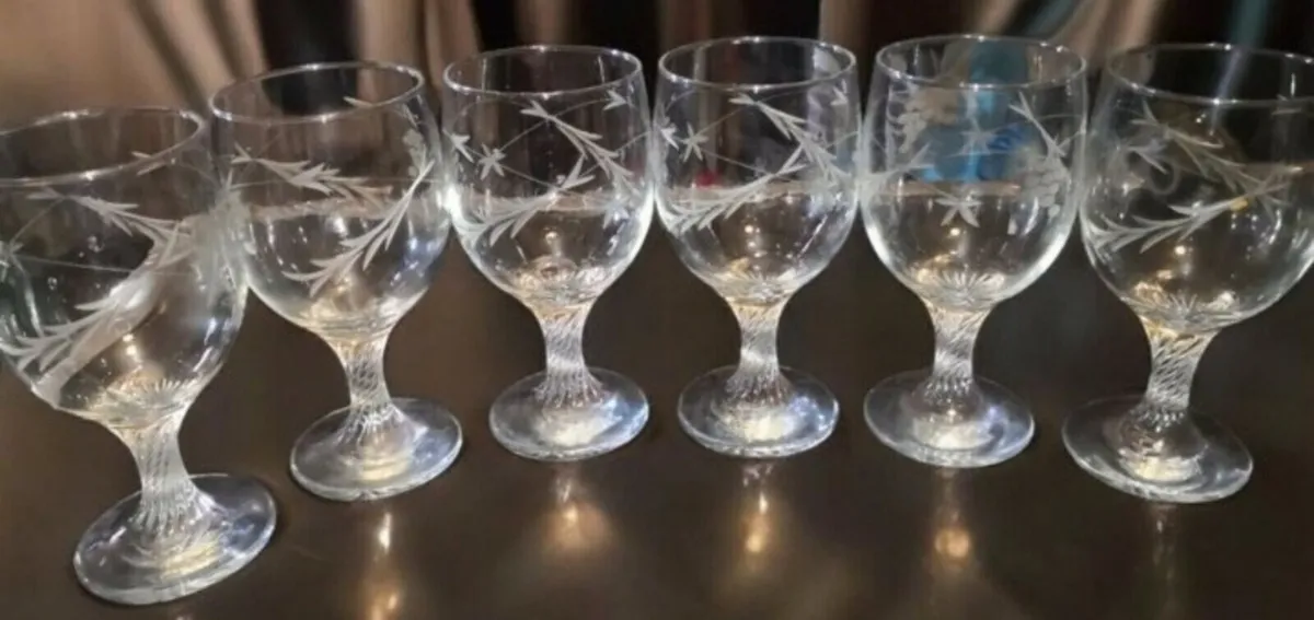 Hand etched elegant twisted stem glass set - Image 1