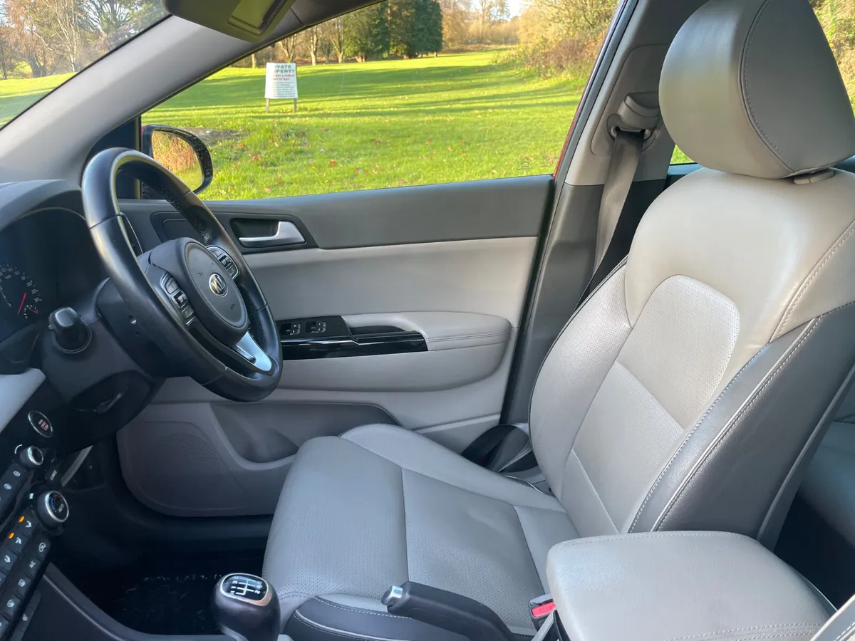 Kia Sportage 2017, platinum , leather - Image 4