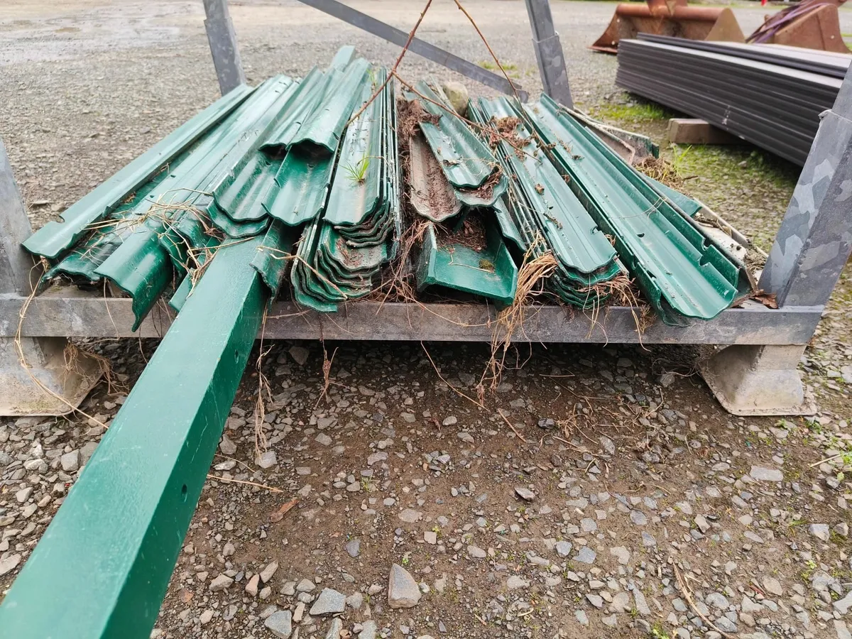 Green Palisade fencing parts - Image 2
