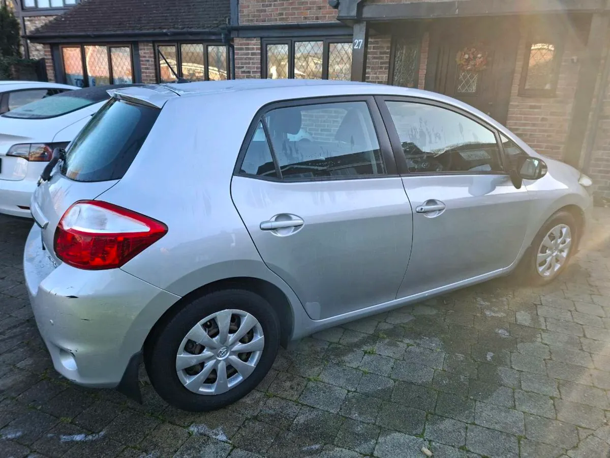 TOYOTA  AURIS 1.4 D4D 5DR 2012 VERY CLEAN CAR - Image 2