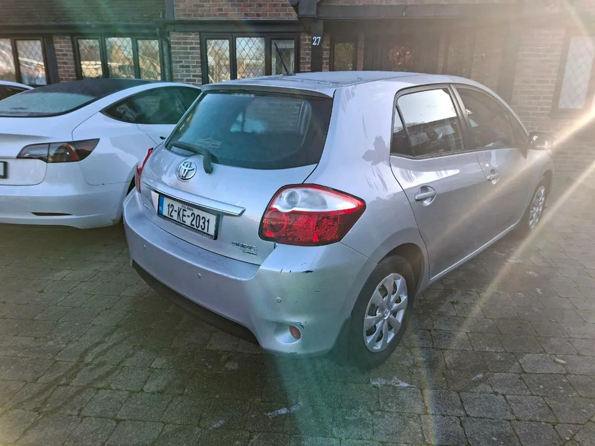 TOYOTA  AURIS 1.4 D4D 5DR 2012 VERY CLEAN CAR - Image 3