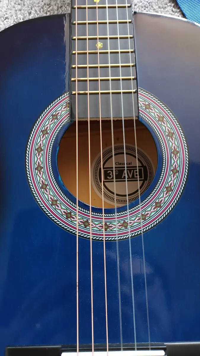 Acoustic guitar 3/4 size - Image 2