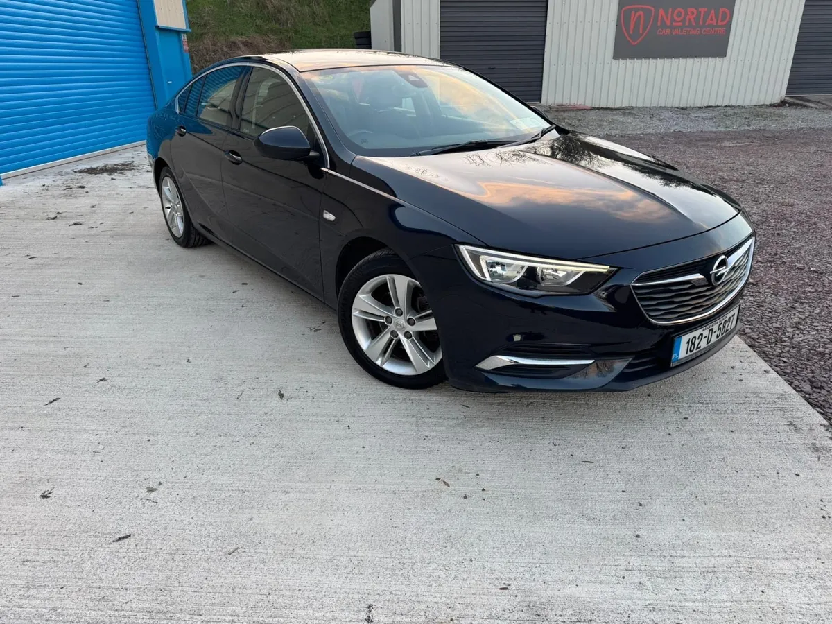 182 Opel Insignia, perfect condition, low miles - Image 2