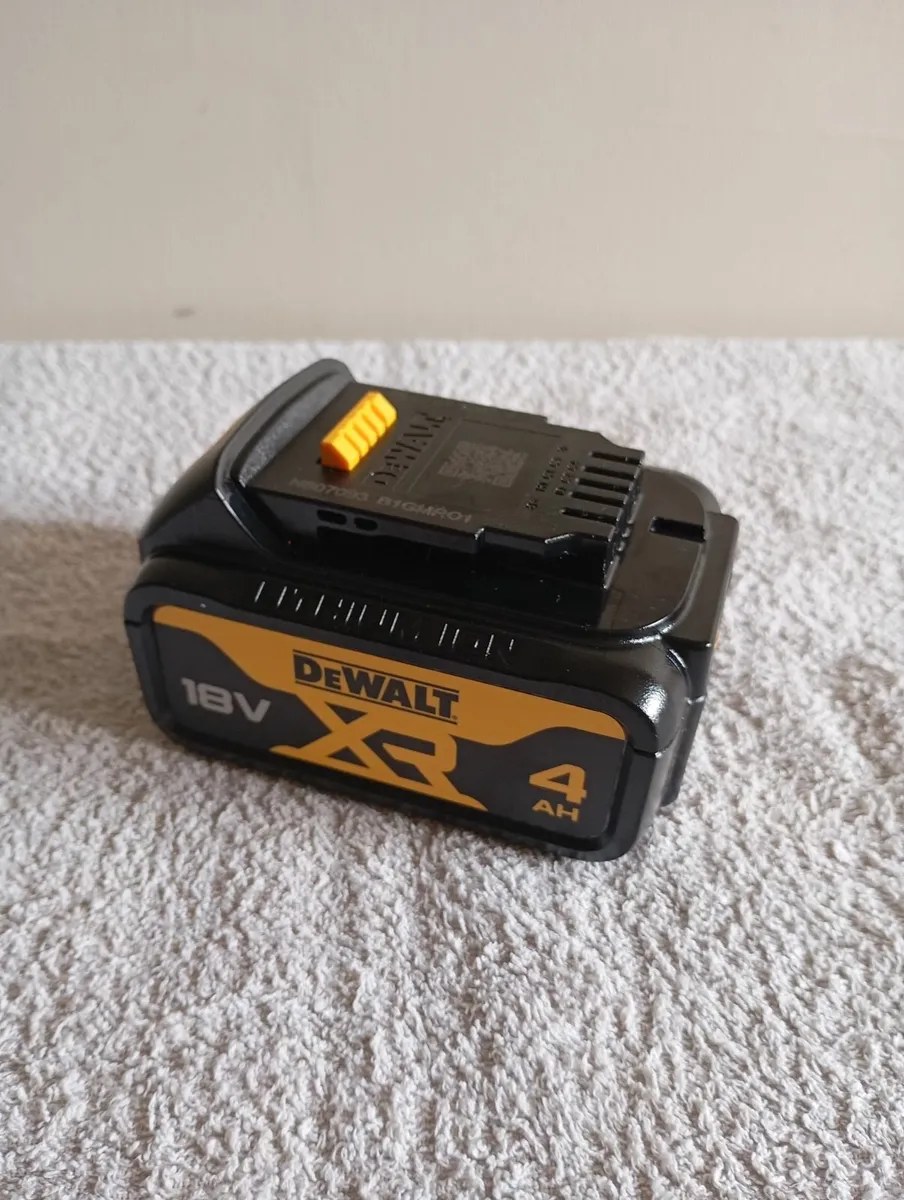 DeWalt Charger and Battery - Image 3