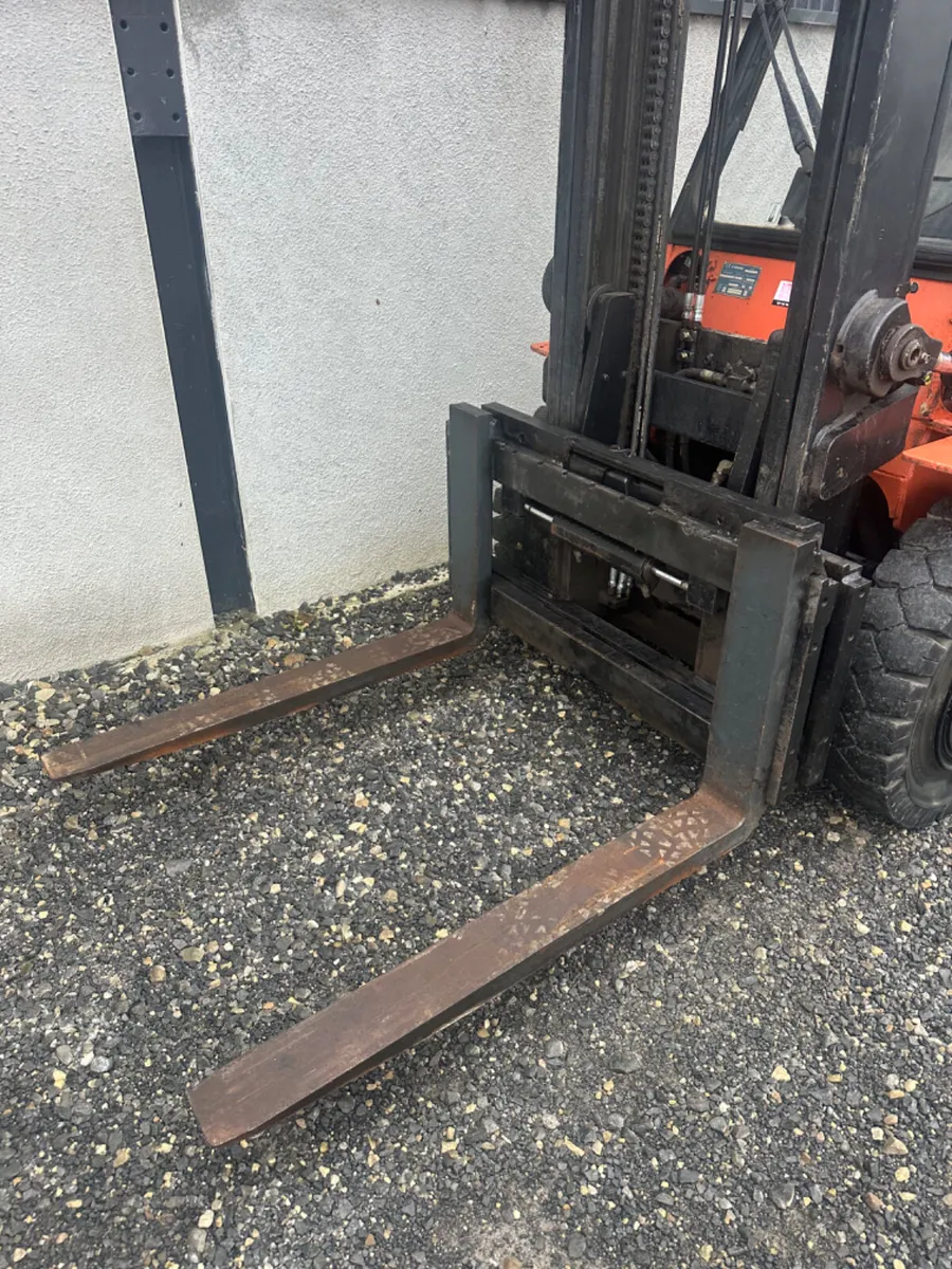 Nissan 4 Ton Forklift - Image 4